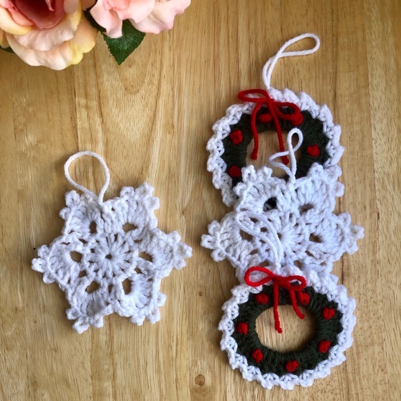 Crochet Christmas Wreath and Snowflake Ornaments - Picture 4 of 7